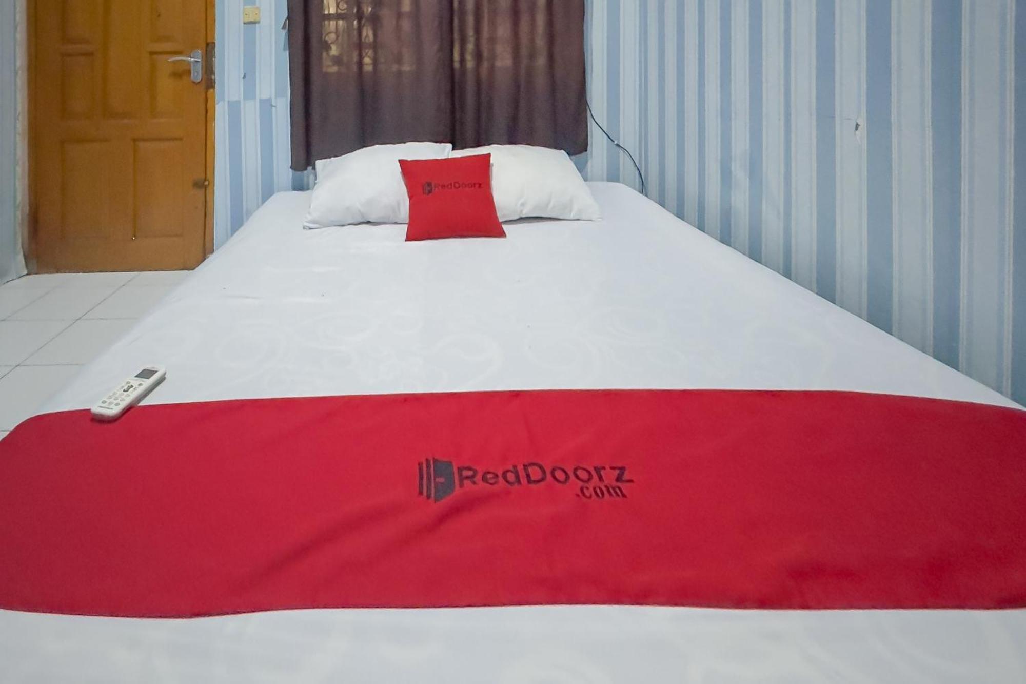 Reddoorz At Kuning Gh Jatinangor Hotel Sayang Eksteriør billede