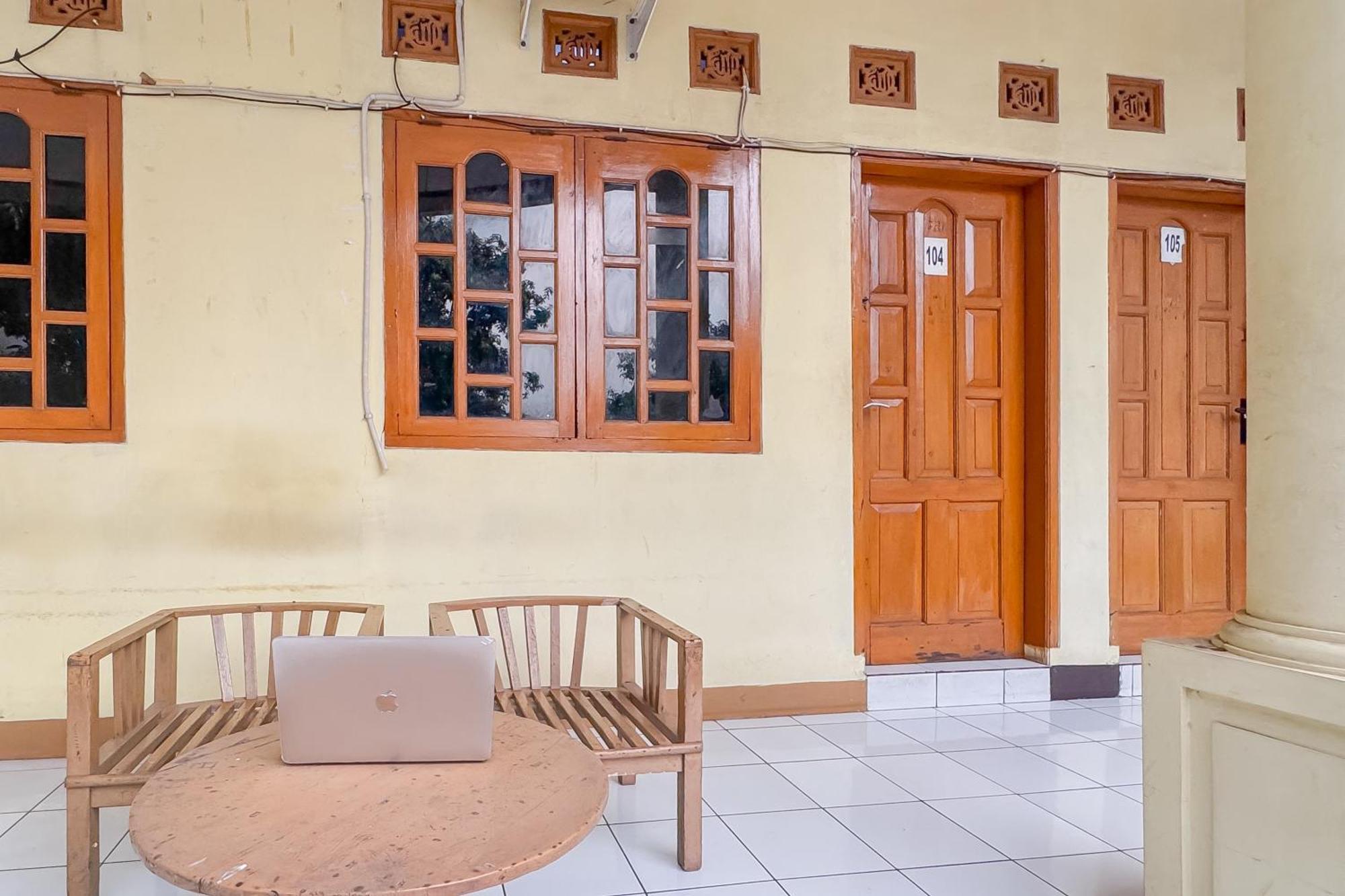 Reddoorz At Kuning Gh Jatinangor Hotel Sayang Eksteriør billede